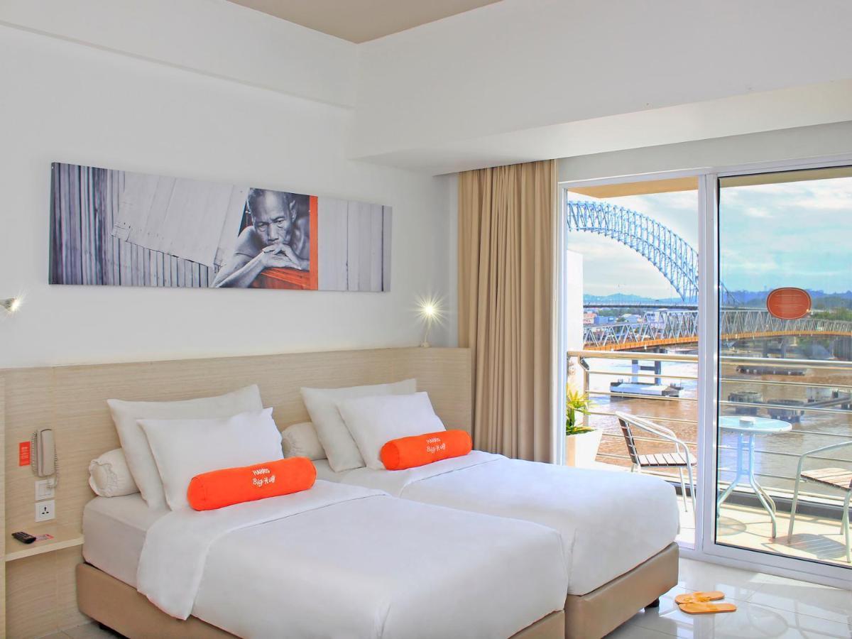 Harris Hotel Samarinda Exterior photo