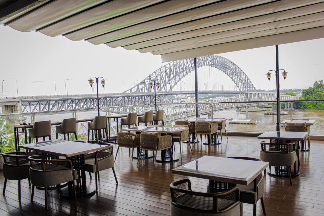 Harris Hotel Samarinda Exterior photo