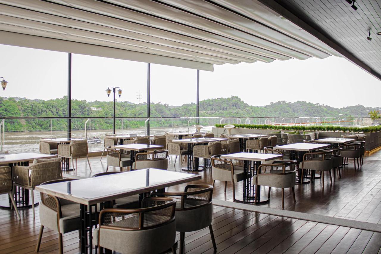 Harris Hotel Samarinda Exterior photo