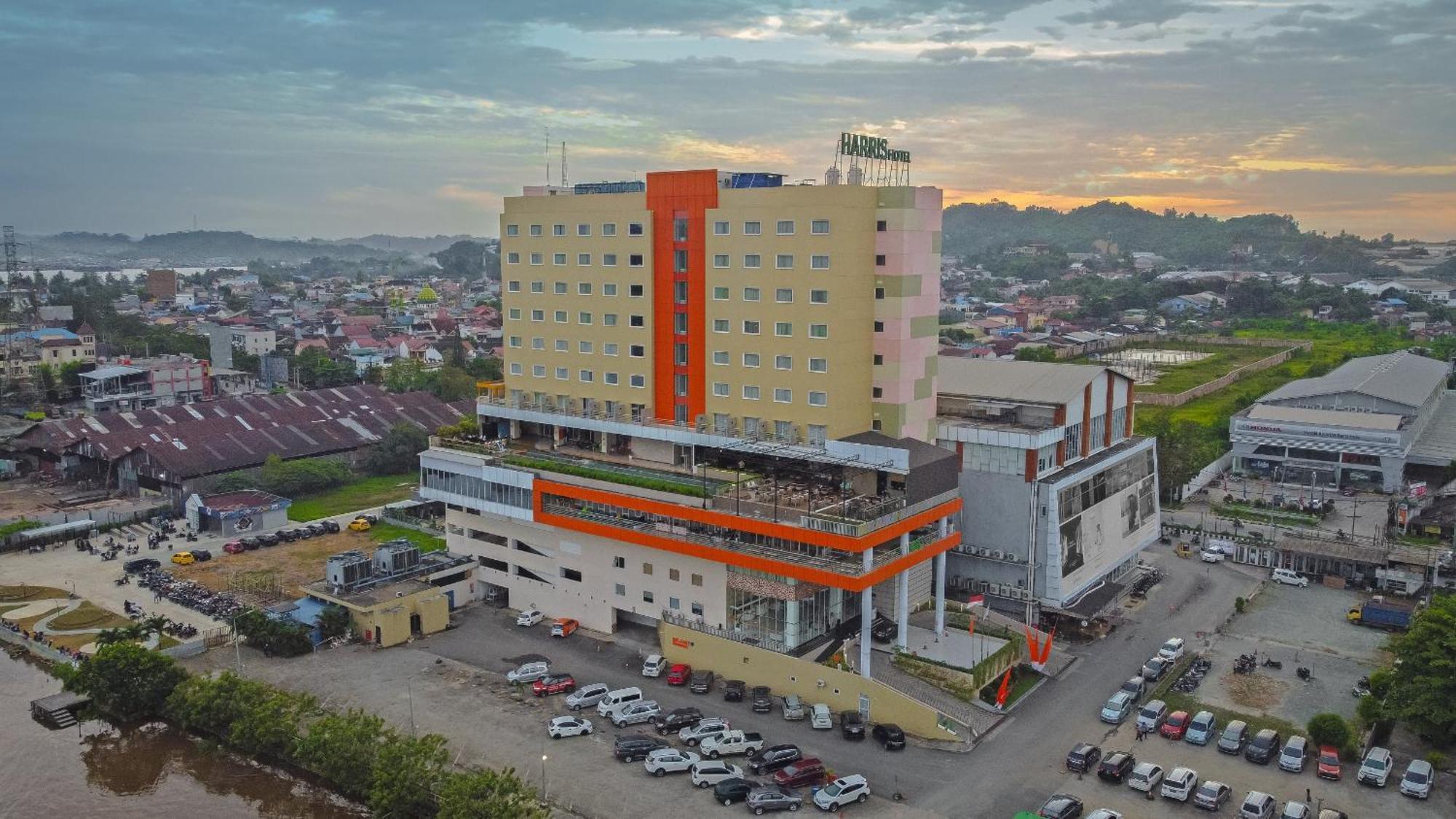 Harris Hotel Samarinda Exterior photo