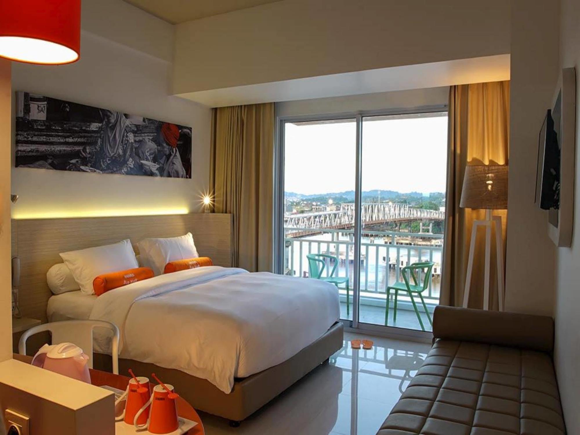 Harris Hotel Samarinda Exterior photo